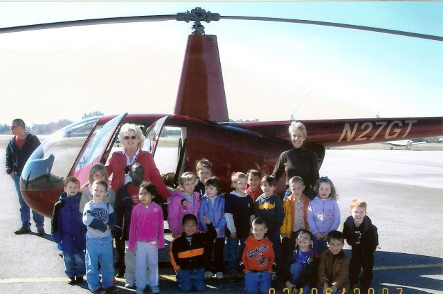 Robinson R-44 (N27GT) - Suwanee County Elementary School Field Trip, Live Oak, Florida, USA.  Ill bet there is at least one future helicopter pilot in that group.