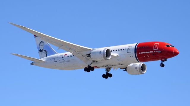 Boeing 787-8 (LN-LND) - The first gallery photo of LN-LND on short final to LAXs runway 24L. Flight came from Stockholm and was my first time seeing a "Nor Shuttle" aircraft.