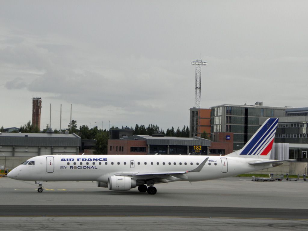 Embraer ERJ-190 (F-HBLJ)