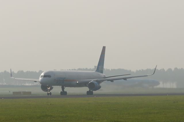 BOEING 757-300 (4X-BAU)