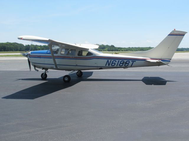 Cessna Skylane (N6188T) - Very nice personal travel aircraft.