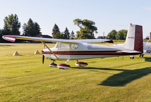 Cessna Skyhawk (N6498E)