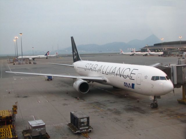BOEING 767-300 (JA614A)