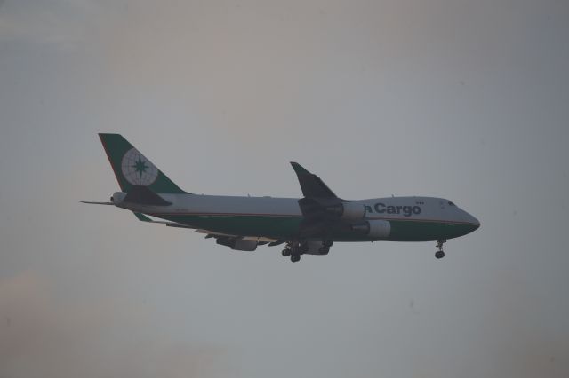 Boeing 747-400 (B-16483)