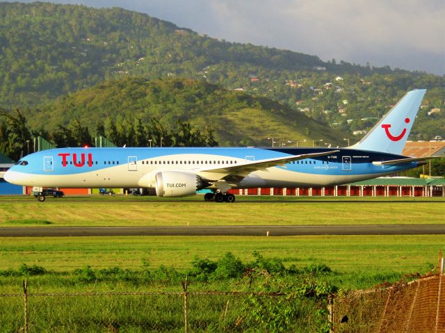 Boeing 787-9 Dreamliner (G-TUIK)