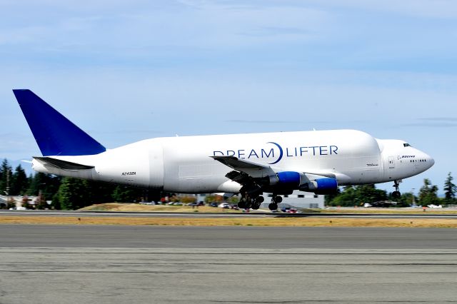 Boeing Dreamlifter (N249BA) - 1990 Boeing 747-409 C/N 24309 coming in Heavy 34L