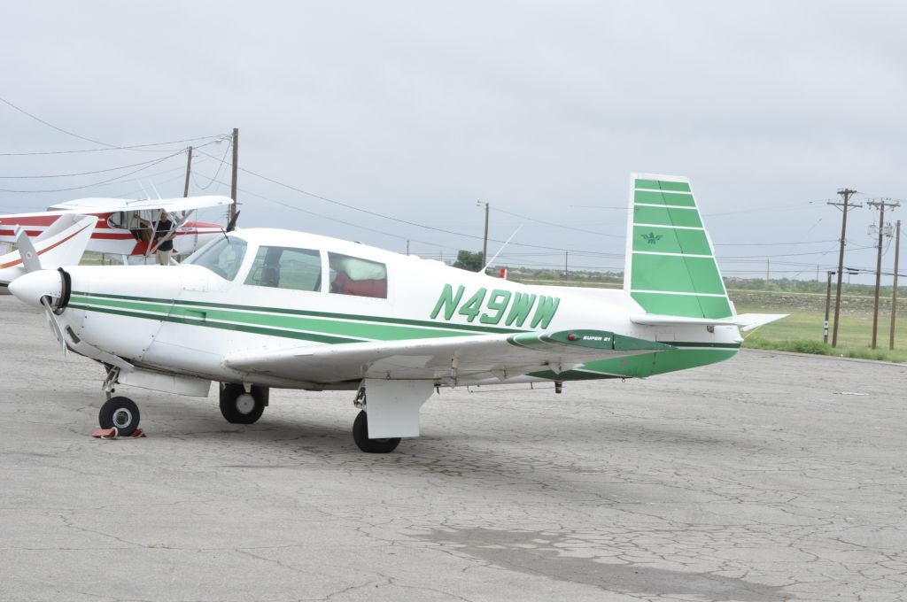 Mooney M-20 (N49WW)