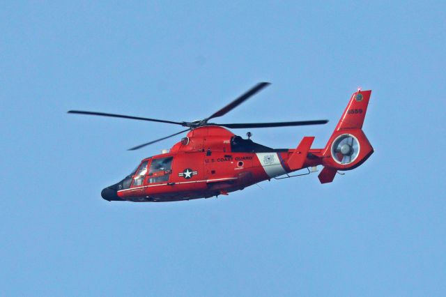 C6559 — - US Coast Guard helicopter off Mavericks Beach on Pillar Point
