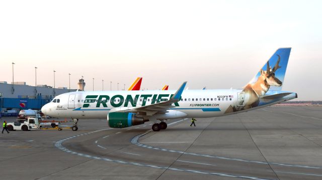 Airbus A320 (N233FR) - Frontier Airlines Airbus A320-214 N233FR in Detroit 