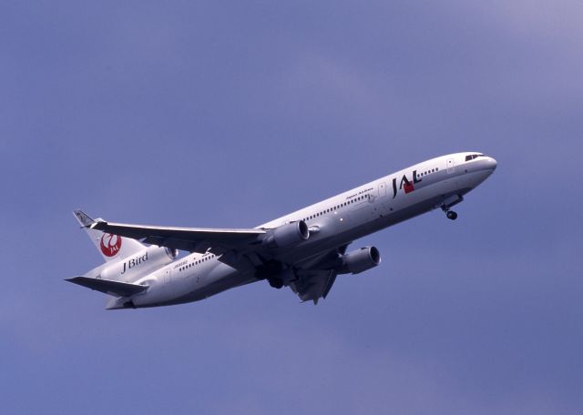 Boeing MD-11 (JA8582) - J-bird "TANCHO(Grus japonensis)"