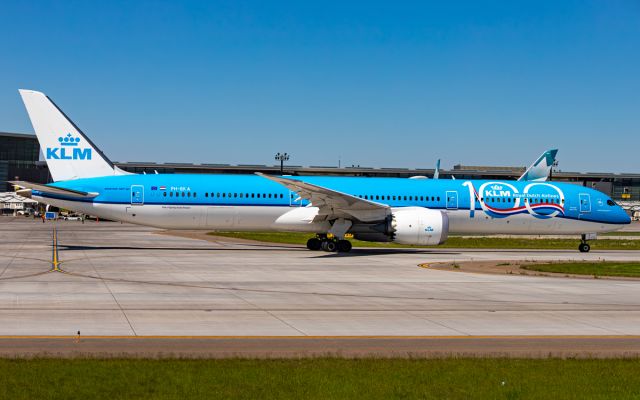 BOEING 787-10 Dreamliner (PH-BKA)