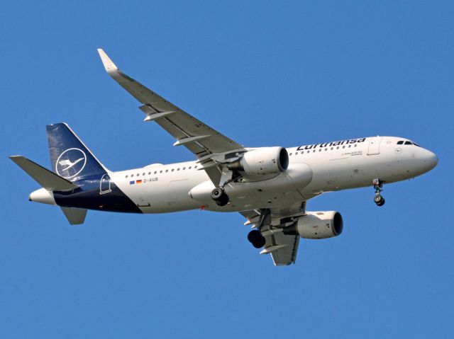Airbus A320 (D-AIUB)