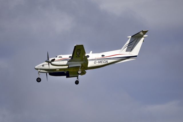 Beechcraft Super King Air 200 (G-MEGN) - DRAGONFLY AVIATION SERVICES LTD -  KING AIR B200 (G-MEGN ) (Photo Apr 2017)