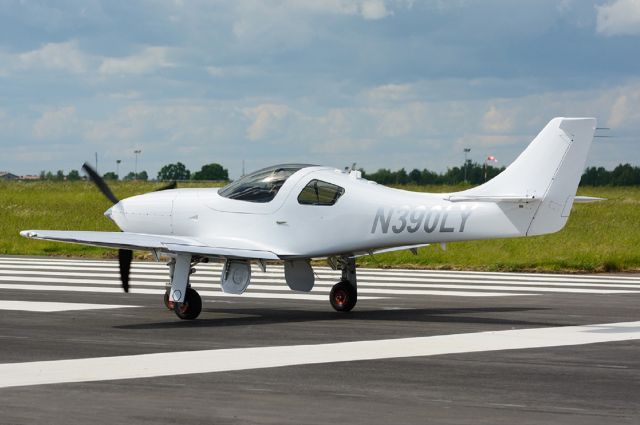 Lancair Legacy 2000 (N390LY) - Lancair Legacy N390LY at takeoff.