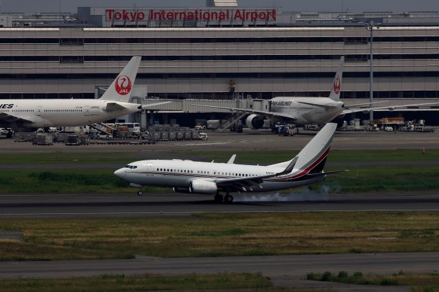 Boeing 737-700 (N712UF)