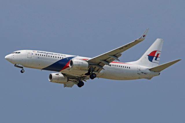 Boeing 737-700 (9M-MLT)