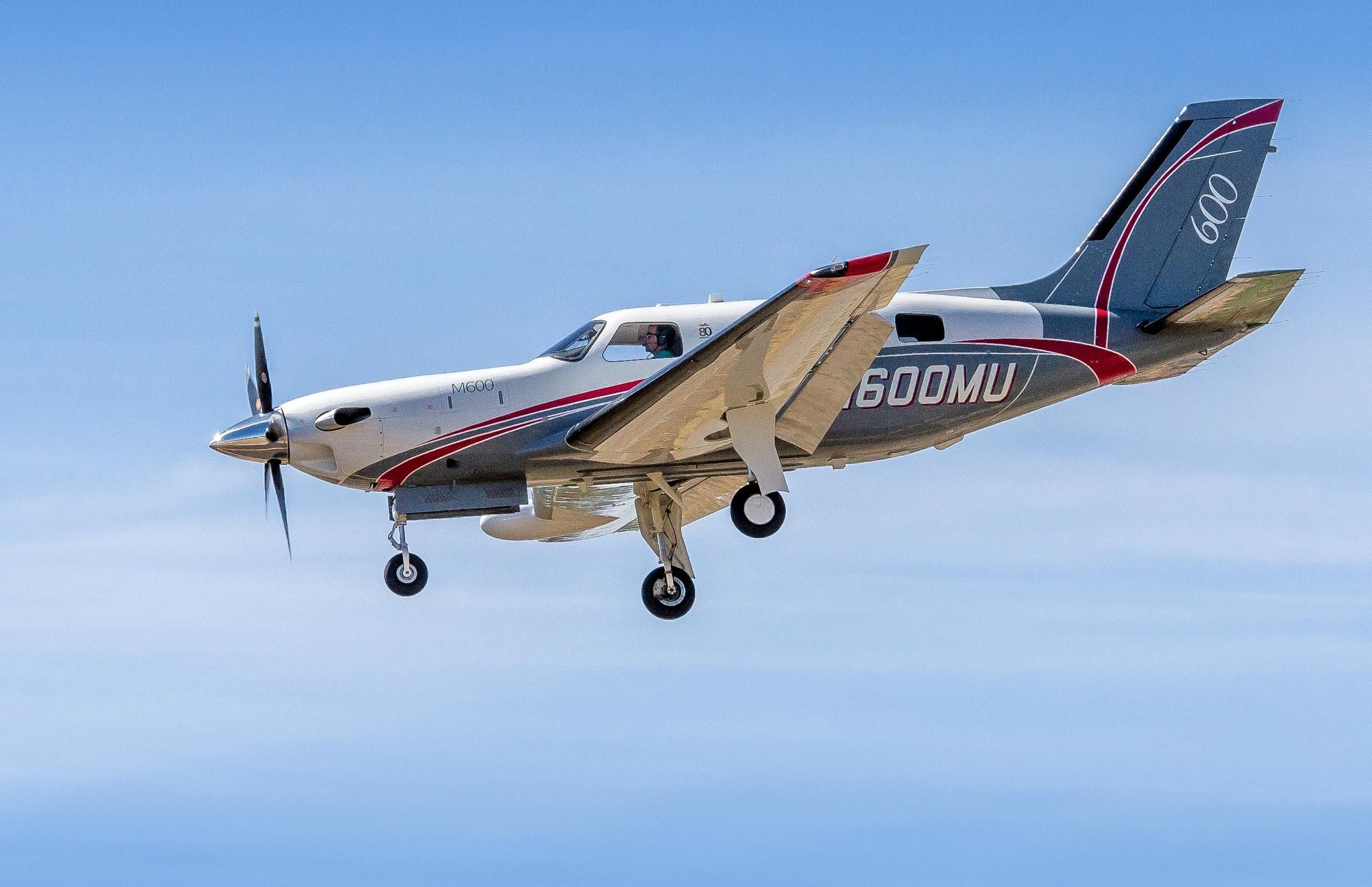 Piper Malibu Meridian (N600MU) - Landing on Runway 21.