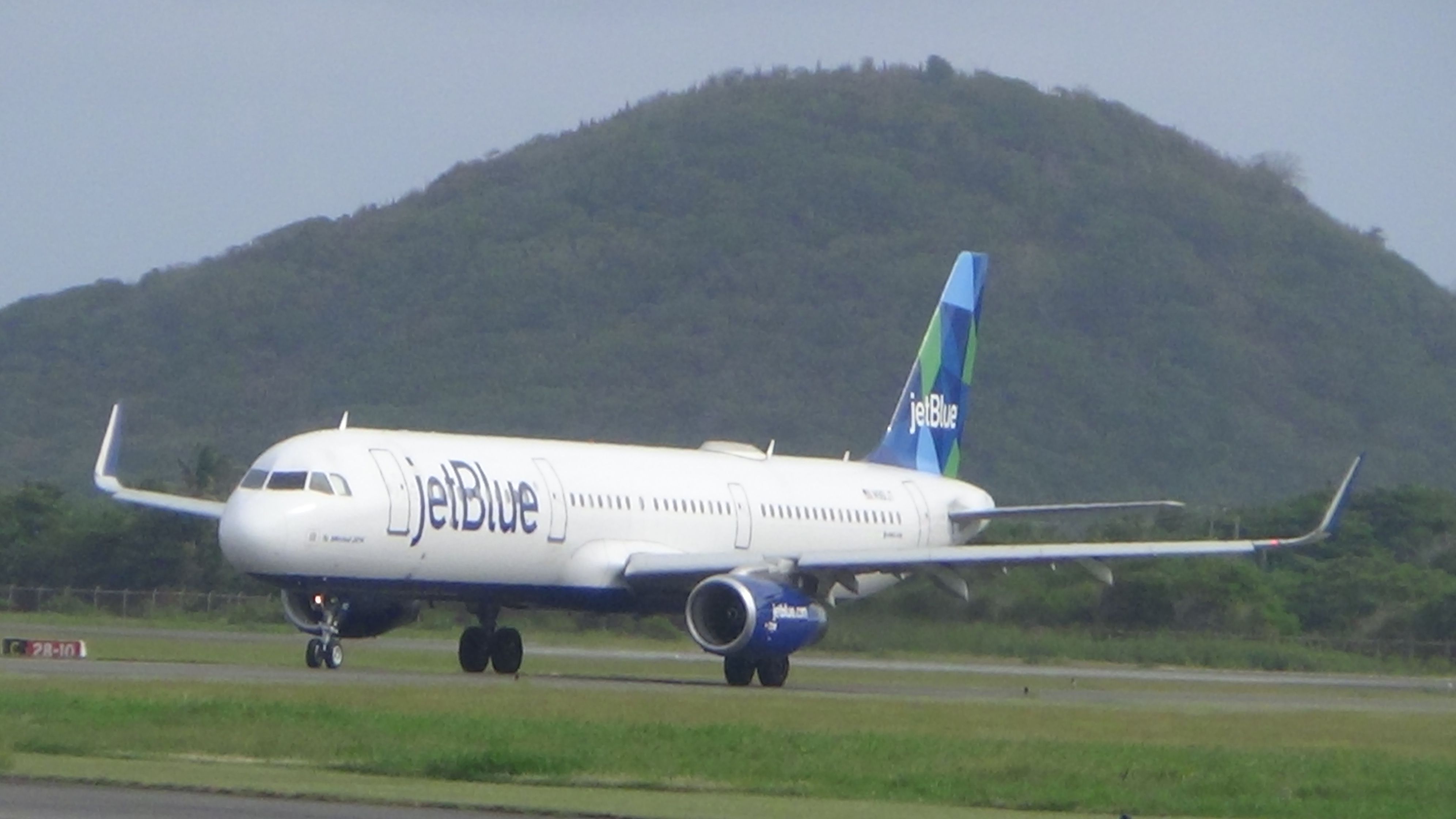 Airbus A321 (N961JT)