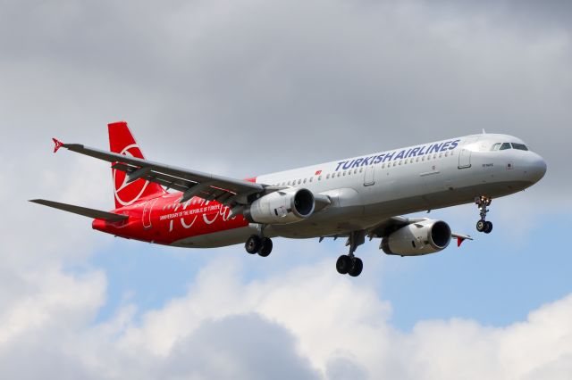 Airbus A321 (TC-JRF)