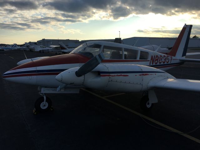 Piper PA-30 Twin Comanche (N8895Y) - N8895Y