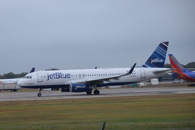 Airbus A320 (N807JB)