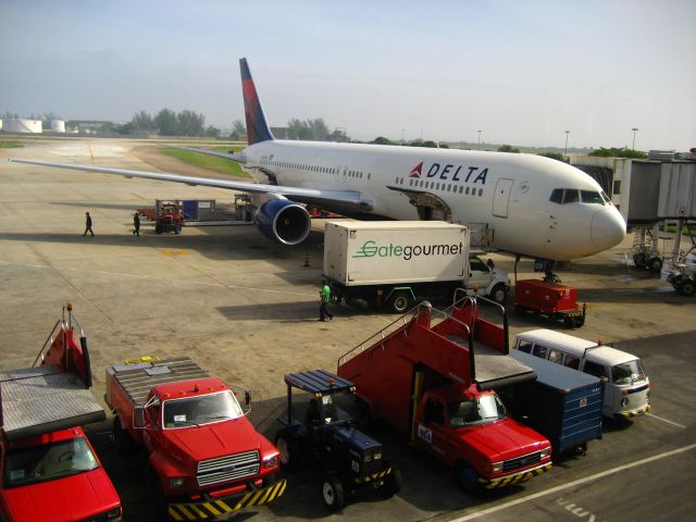 BOEING 767-300 (N1200K) - Taken prior to the winglets