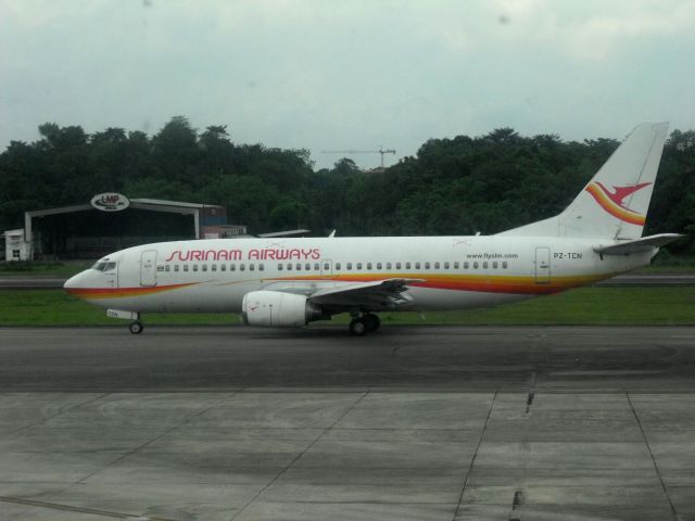 BOEING 737-300 (PZ-TCN)