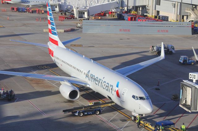 Boeing 737-800 (N978NN) - Busy ramp scene at KDFW