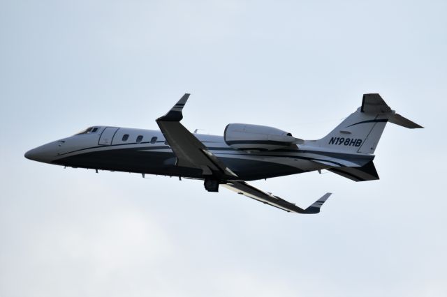 Learjet 60 (N198HB)