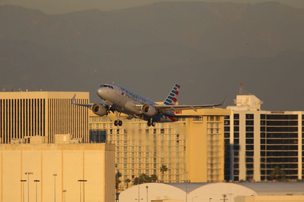 Airbus A319 (N70020)
