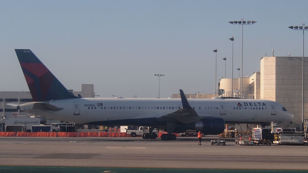 Boeing 757-200 (N548US) - ex-NWA