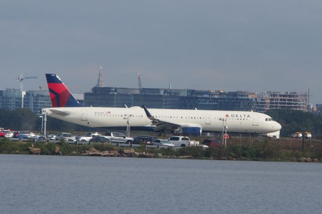 Airbus A321 (N346DN)