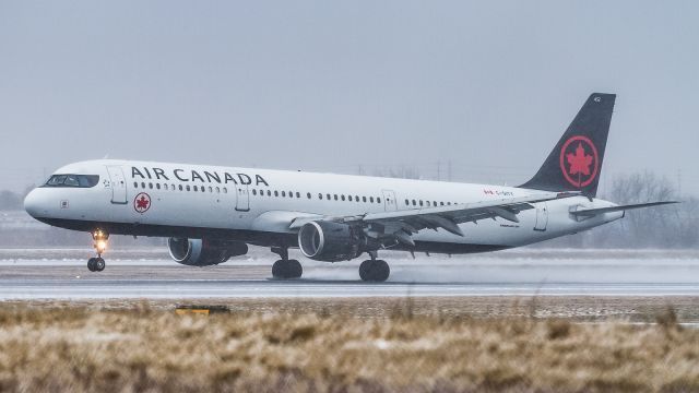 Airbus A321 (C-GITY) - AC162 splashes down on a slushy runway 05, arriving from Edmonton.br /April 14th, 2018