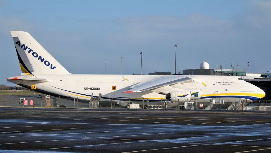 Antonov An-124 Ruslan (UR-82009) - adb an-124-100m-150 ur-82009 at shannon for crew rest after arriving from tulsa this morning 17/2/20.