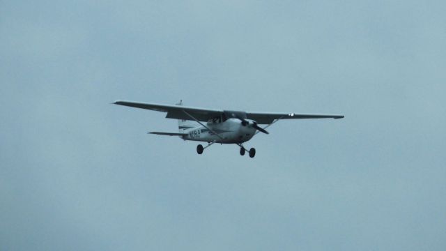 Cessna Skyhawk (N215LP)