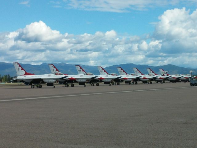 Lockheed F-16 Fighting Falcon — - The lineup at the 2014 Mountain Madness airshow