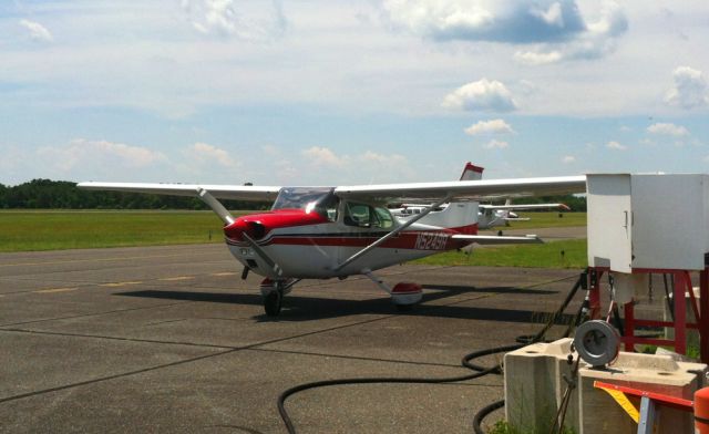 Cessna Skyhawk (N5249R) - Fueling up @ High Exposure ramp.