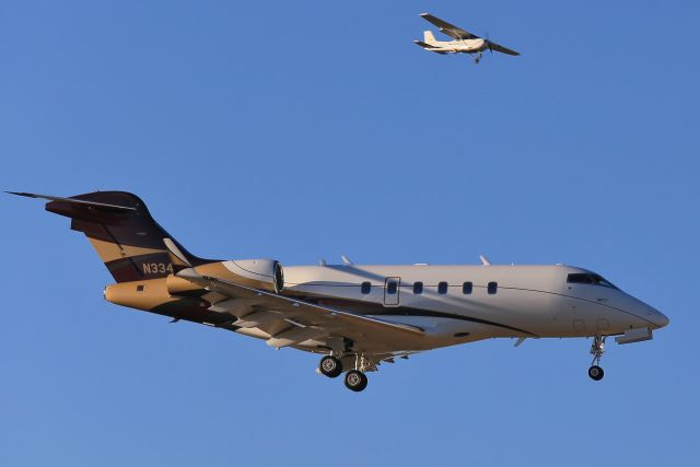 Bombardier Challenger 300 (N334AF)