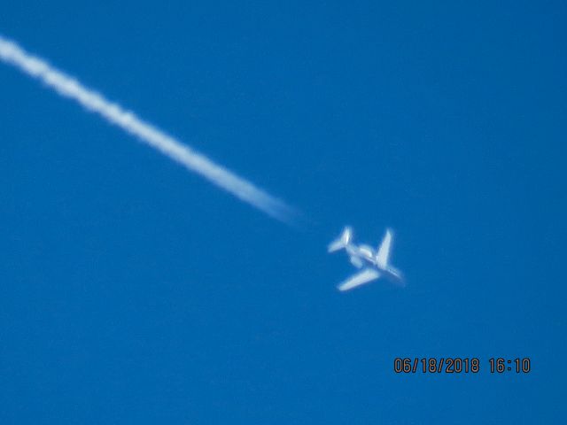 Bombardier Challenger 300 (N423JG)