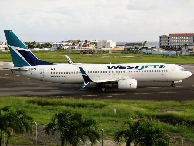 Boeing 737-800 (C-GZWS)