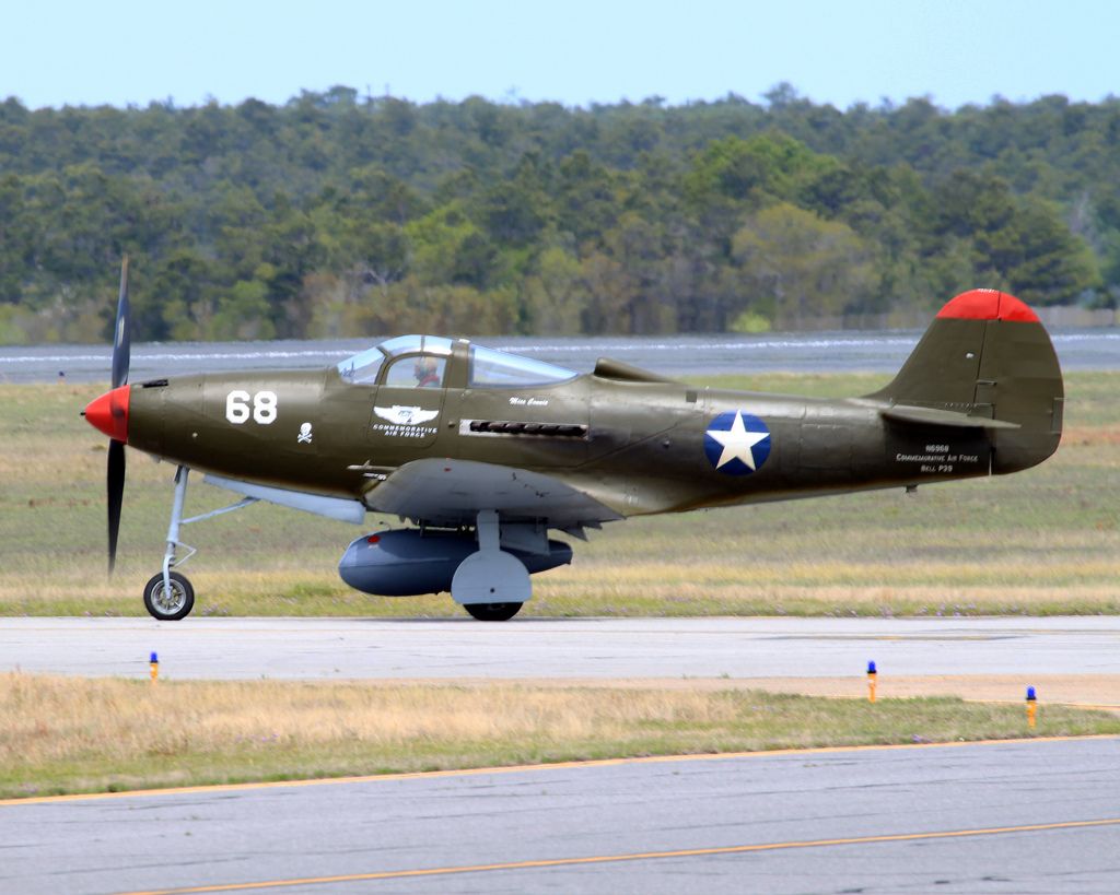 Bell Airacobra (N6968)