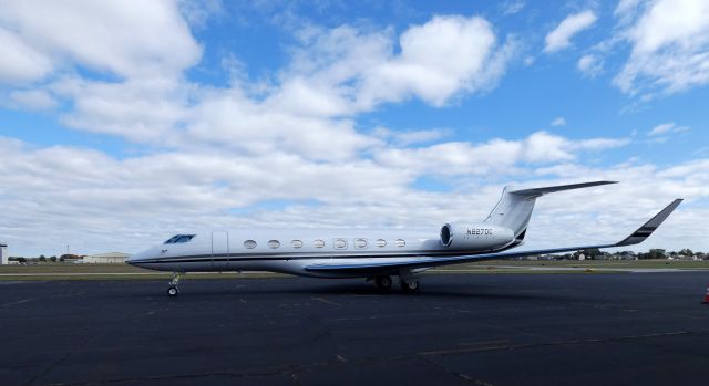 Gulfstream Aerospace Gulfstream G650 (N827DC) - Catching some tarmac time is this 2016 Gulfstream 650ER in the Autumn of 2019.