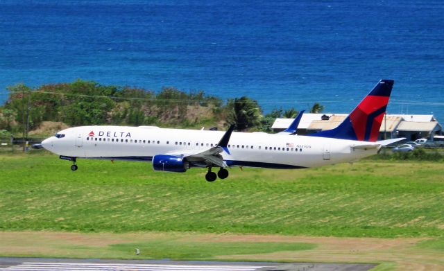 Boeing 737-900 (N889DN)