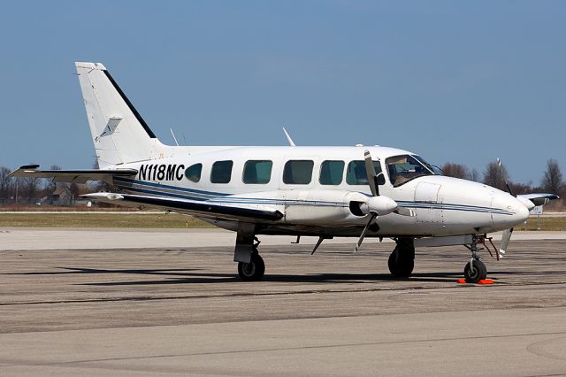 Piper Navajo (N118MC)