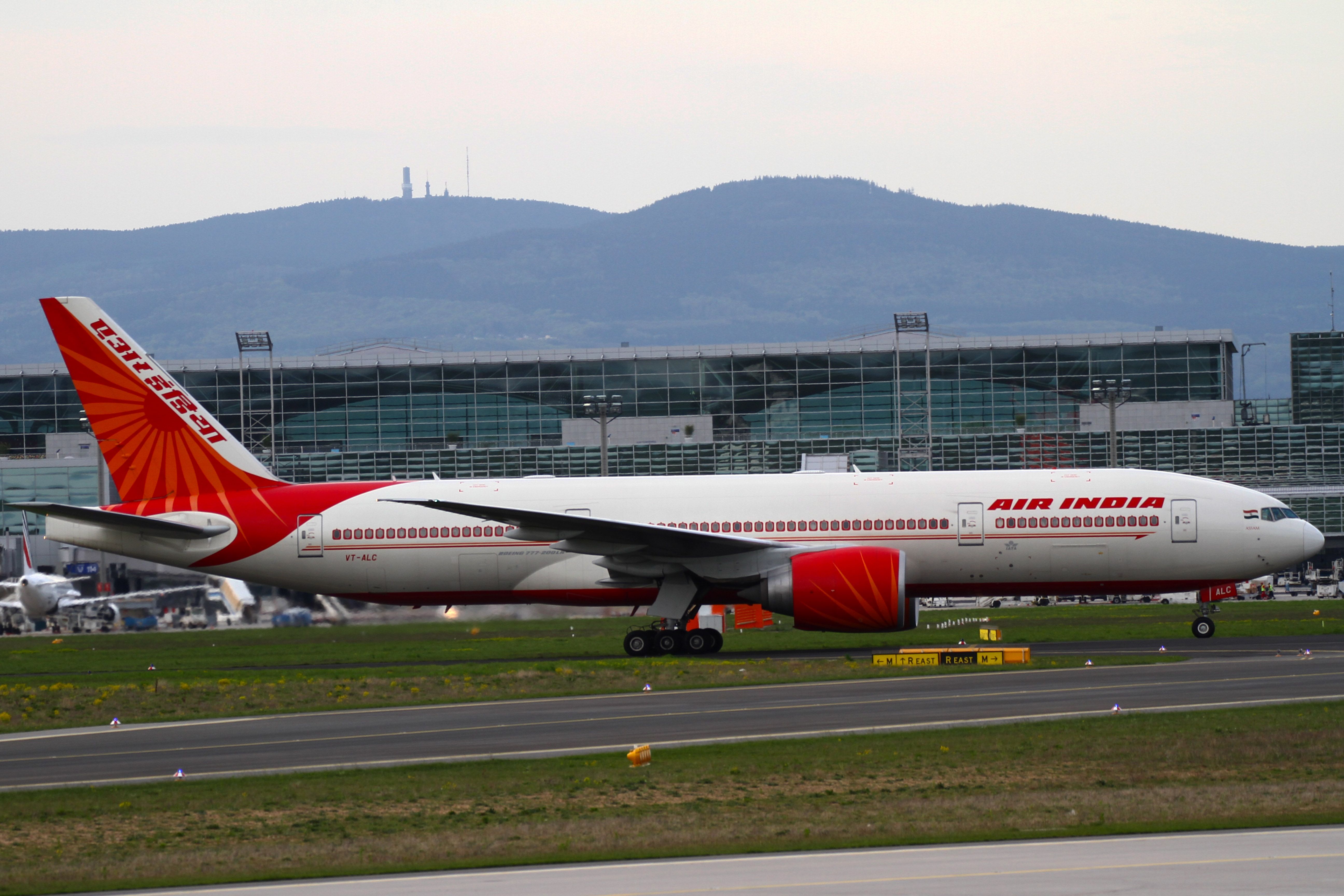 Boeing 777 (VT-ALC) - evening