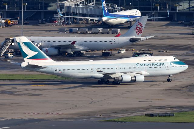 Boeing 747-400 (B-HKU)