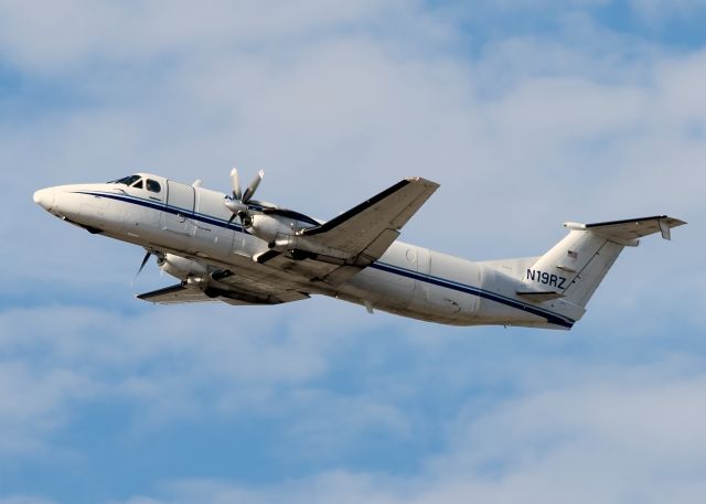 Beechcraft 1900 (N19RZ)