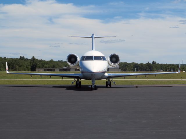 Canadair Challenger (N57MH) - Very spacious cabin.