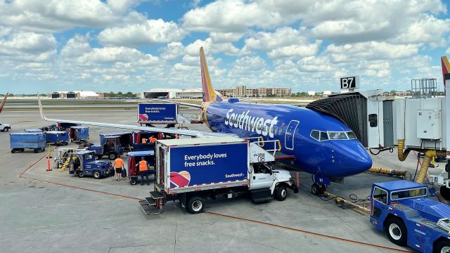 Boeing 737-700 (N217JC) - Loading for DCA as WN2123