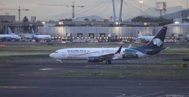 Boeing 737-800 (N845AM)